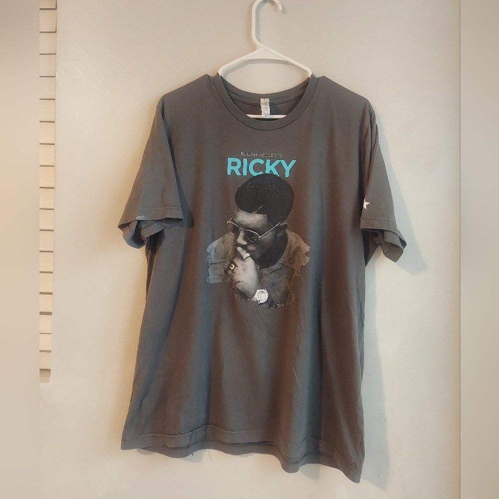 Ricky Graphic Tee in Gray